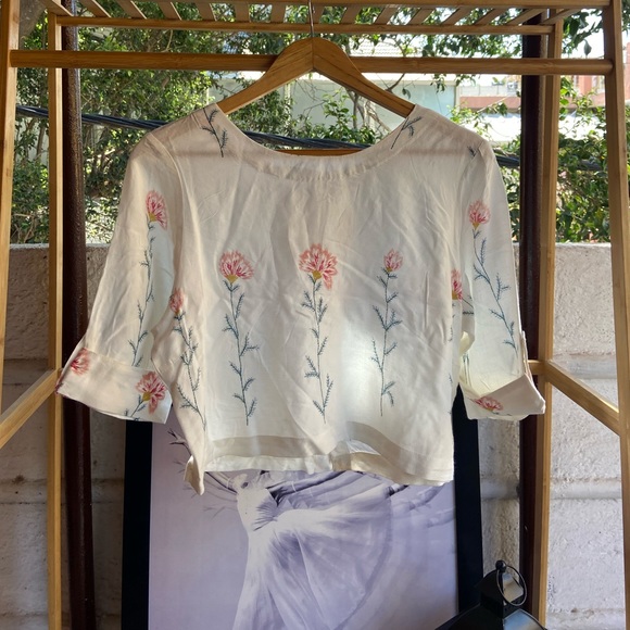 Floral crop Top. Size- L - Picture 3 of 8